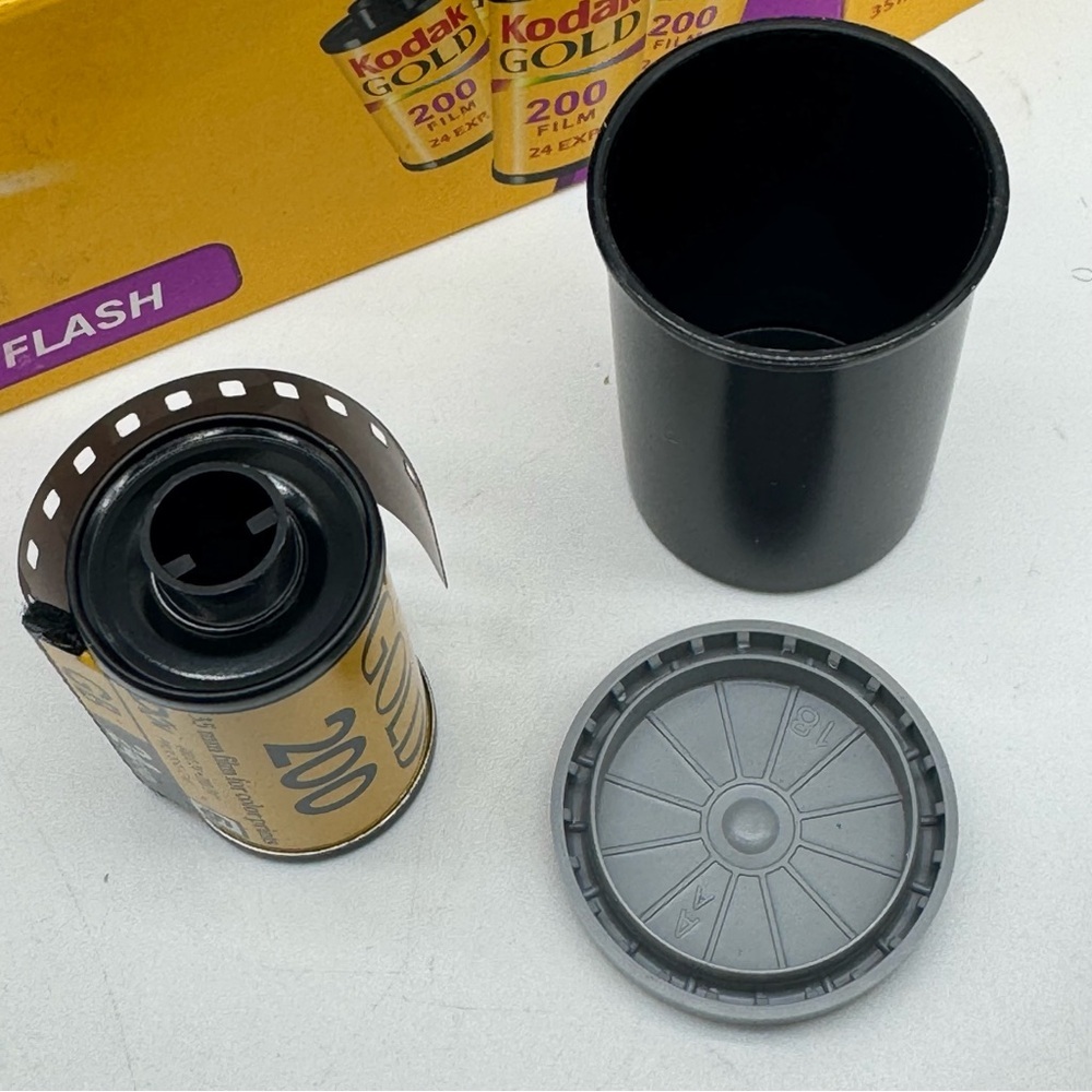 Nikon Zoom Touch Camera 500 SAF Z115 Camera 4 Rolls Kodak Bright Sun and Flash - Picture 9 of 11